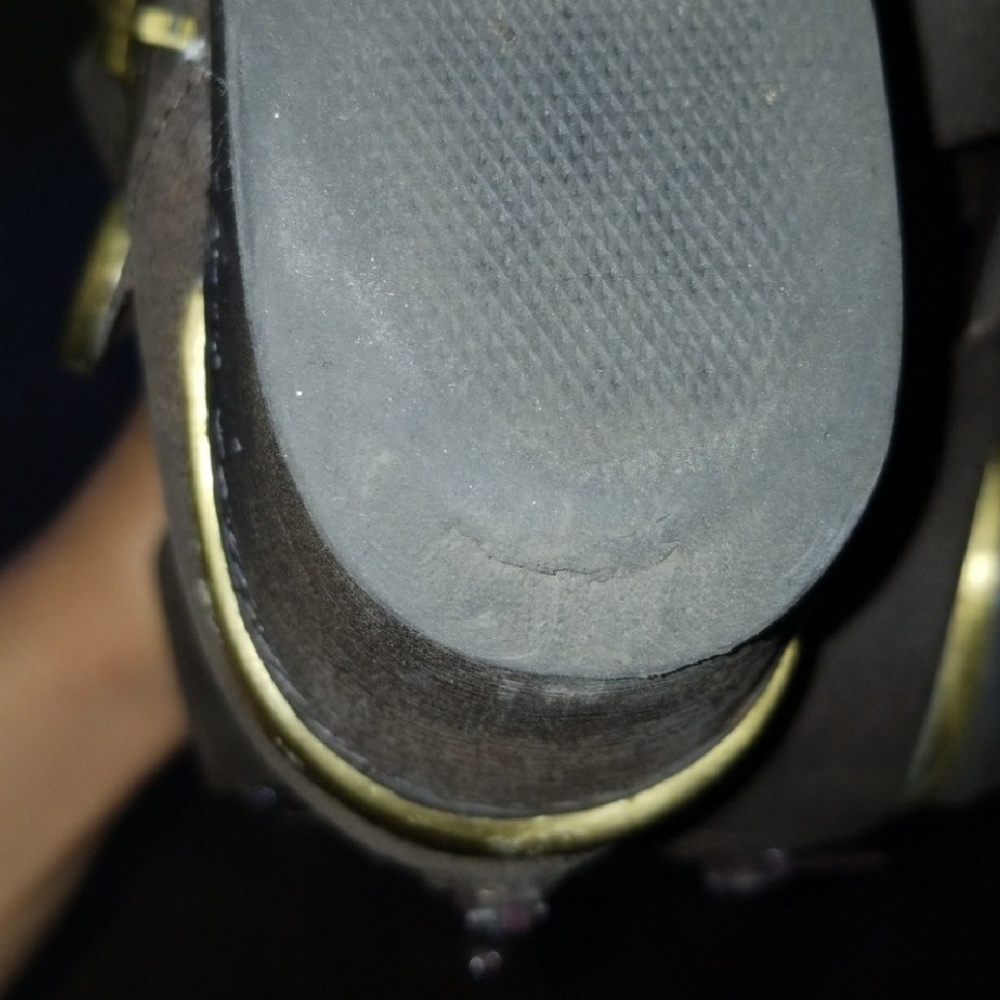 Shoes - Picture 7 of 8